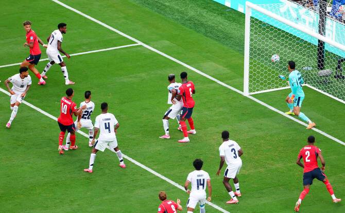 England beat Panama to reach World Cup last 32