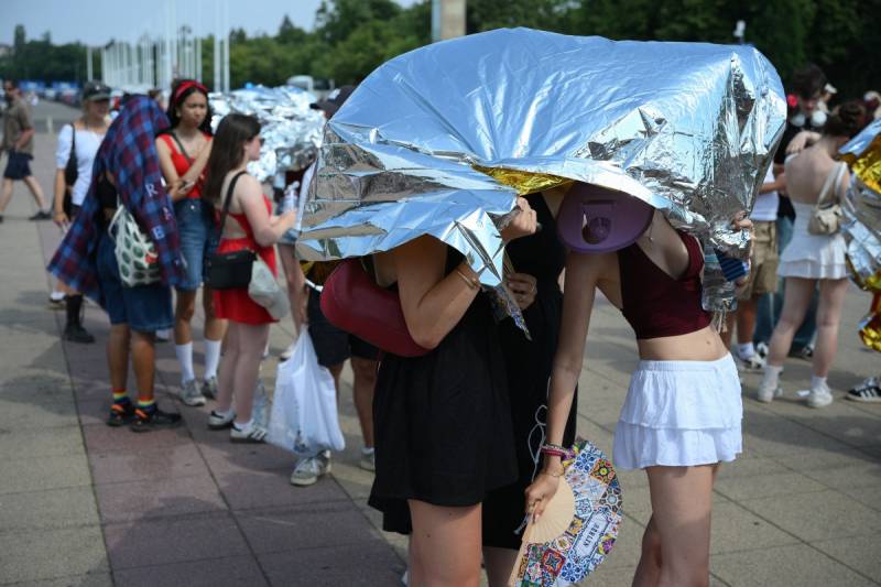 Europe swelters as heatwave moves east, excess deaths rise
