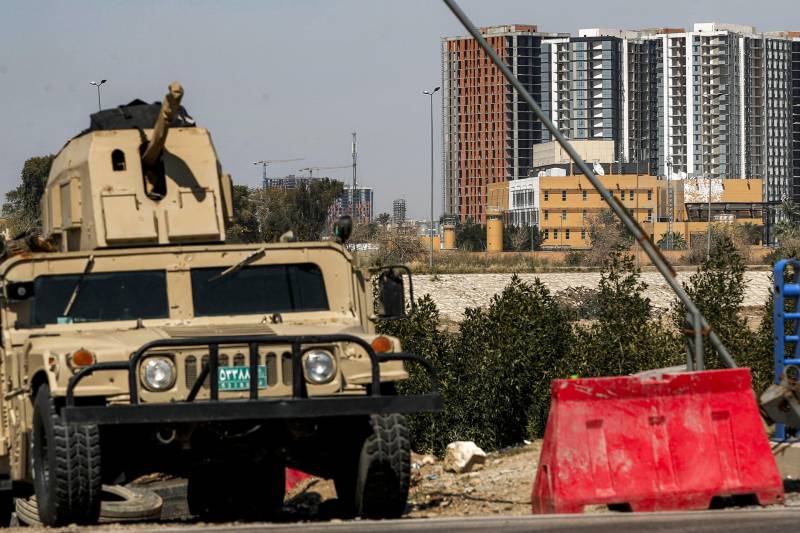 Iraqi forces raid Baghdad's Green Zone, arrest officials: security sources