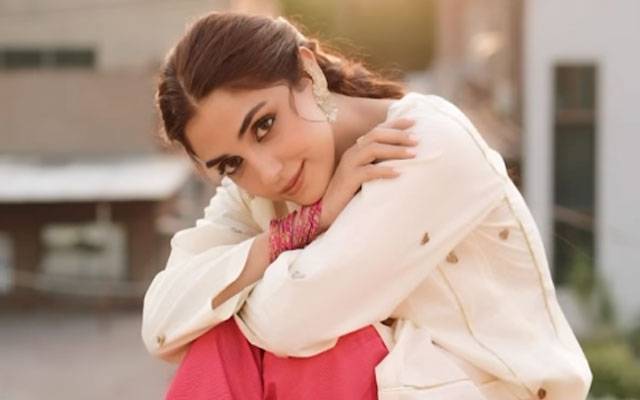 Maya Ali proves nothing beats a timeless Shalwar Kameez