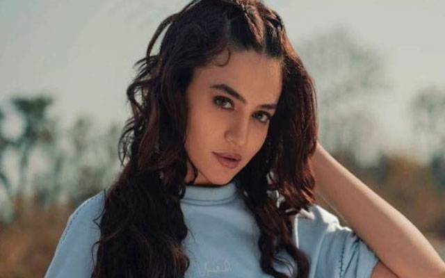 Zara Noor Abbas shuts down viral ‘Women vs Women’ narrative