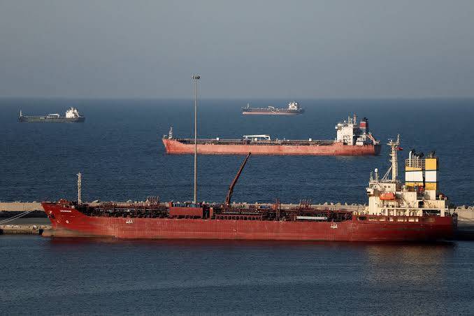 Inbound vessels drive pickup in Hormuz traffic after Sunday lull 