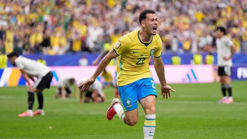  Last-gasp Brazil down Japan to reach World Cup 16