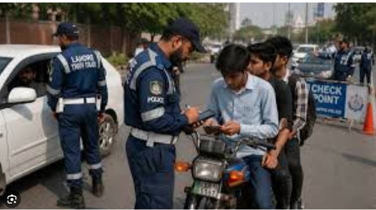 Crackdown against underage drivers launched in Lahore