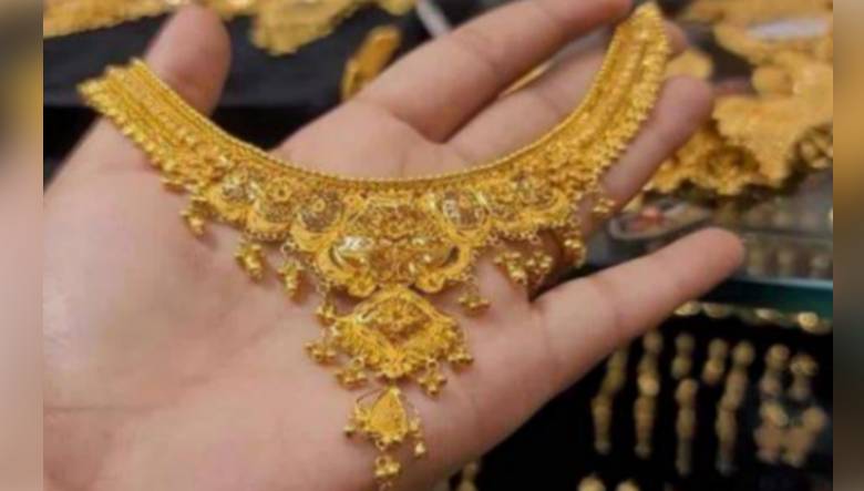 Gold price declines by Rs5,200 per tola in Pakistan