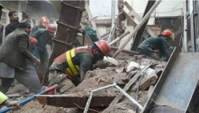 Debris, presence of labourers caused roof of tuition center to collapse in Kahna: report