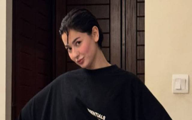 Hania Aamir’s ‘Off Duty’ reel has fans obsessed
