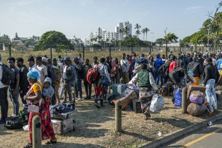 Thousands more head for South Africa's borders