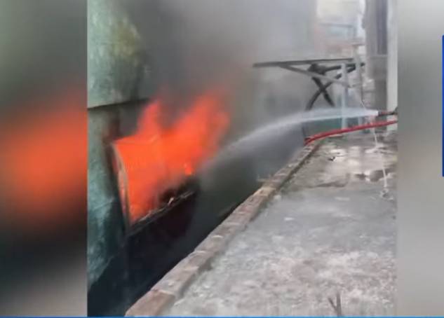 Massive fire destroys 10 shops in Gujrat Plaza