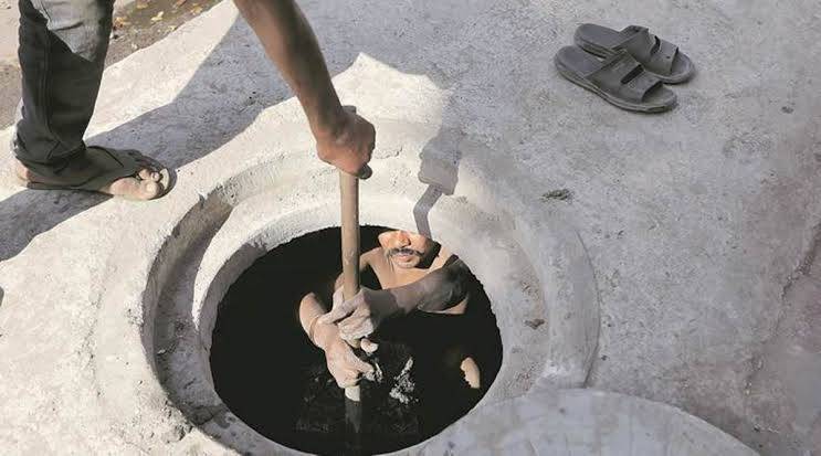 Two sanitary workers die after inhaling toxic gas in Chishtian