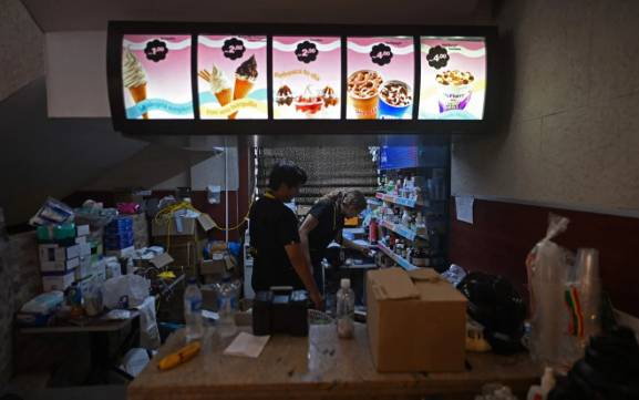 McDonald's, bus station converted into Venezuela quake clinics