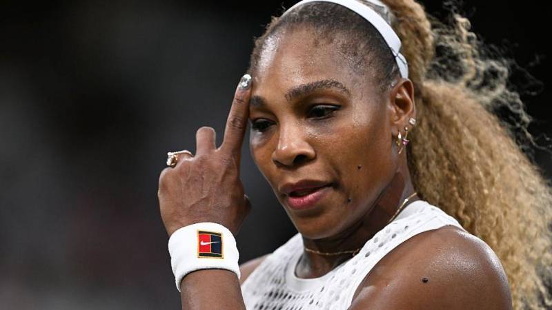 Serena Williams pulls out of Wimbledon doubles with knee injury