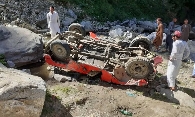 Ten injured as pickup plunges into ravine on Swat road