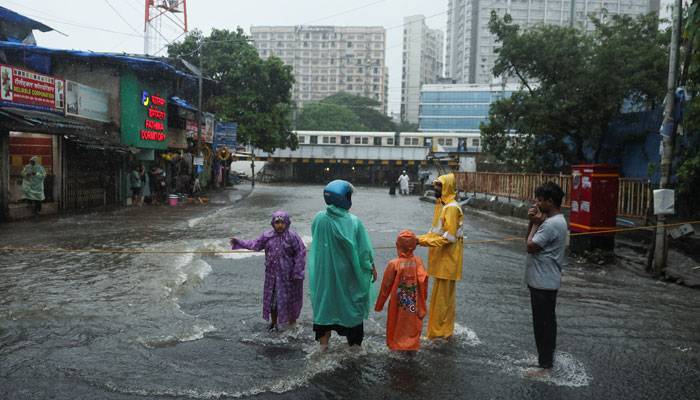 Torrential rain paralyses Mumbai