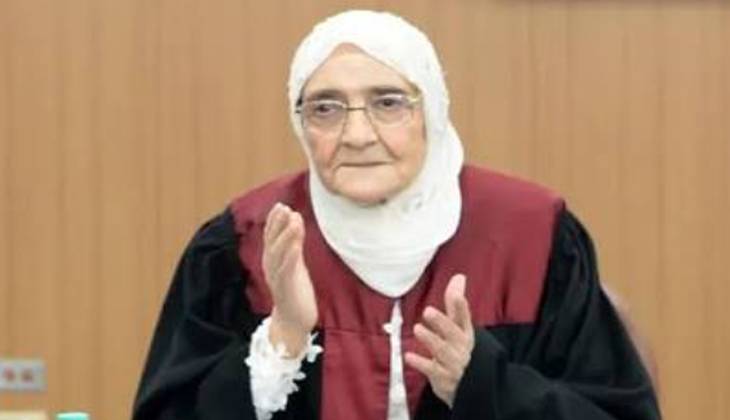 83-year-old Egyptian woman Amal Ismail earns PhD