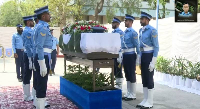 Group Captain Asim Tariq Shaheed alid to rest with ull military honours