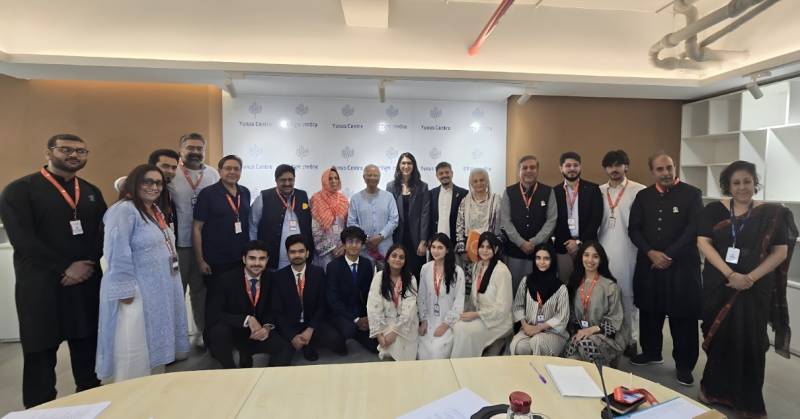 Pakistani delegation meets Dr Yunus at Global Social Business Summit in Dhaka 