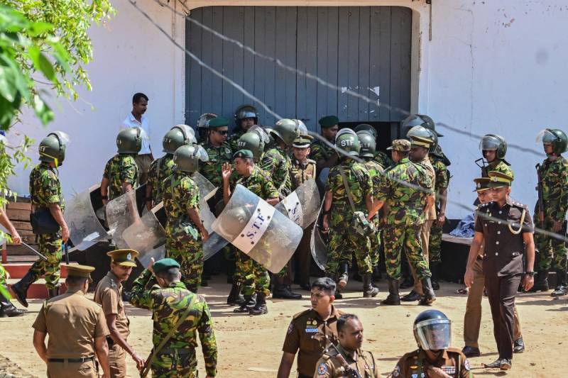 Sri Lanka opens prison riot probe as toll rises to 27
