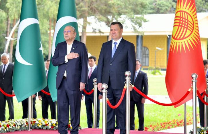 President Zardari accorded guard of honour in Kyrgyzstan