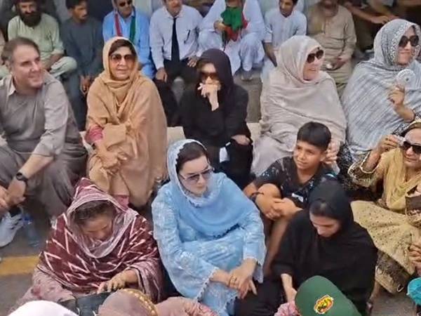 Aleema Khan bars PTI workers from future Adiala Jail protests