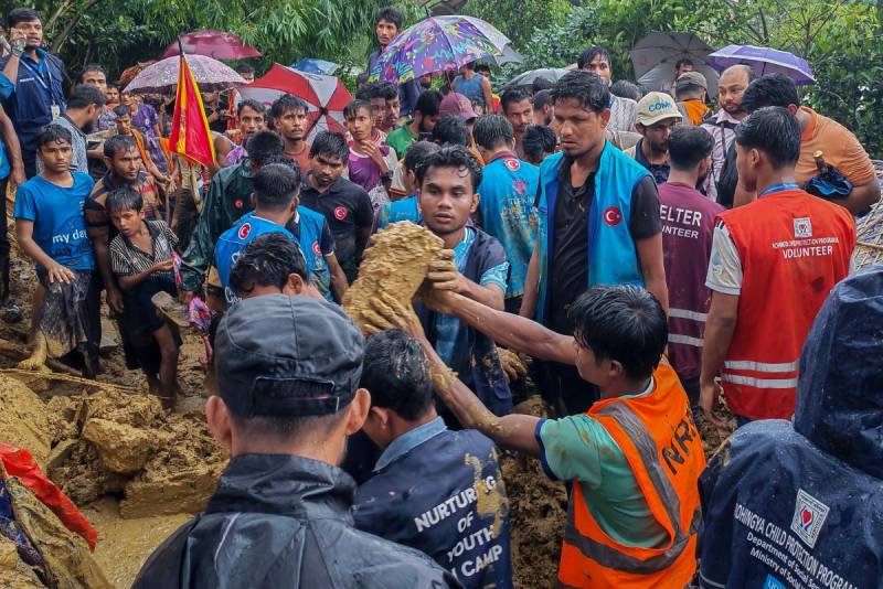 Landslide kills eight at refugee school in Bangladesh