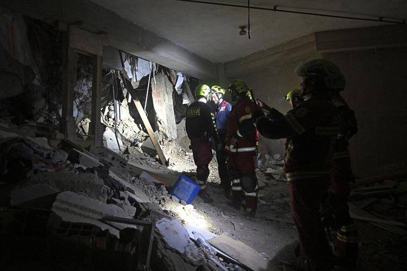 How rescuers carried out 180-hour 'miracle' amid Venezuela's ruins
