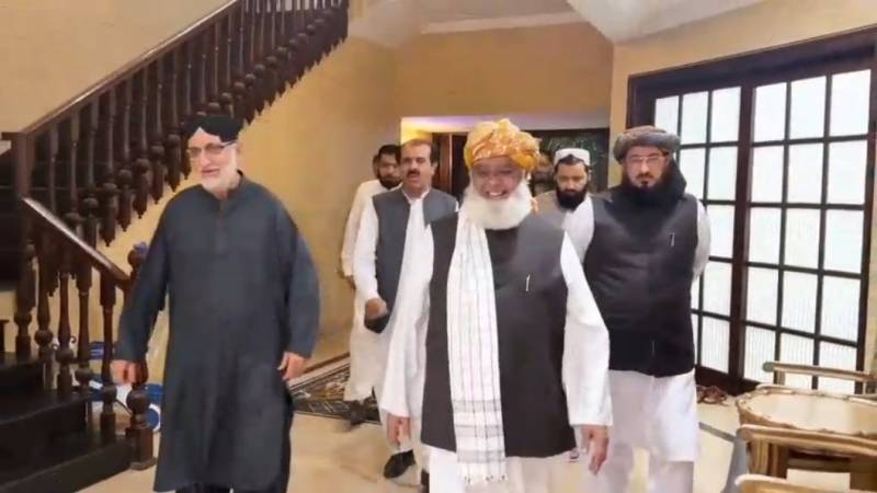 Fazl, Mengal say Pakistan reeling from current 'hybrid system'
