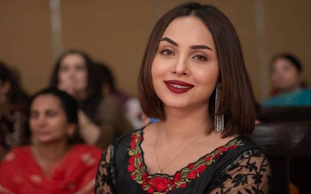 Nimra Khan drops cryptic ‘Bitter Reality’ post about fake friends