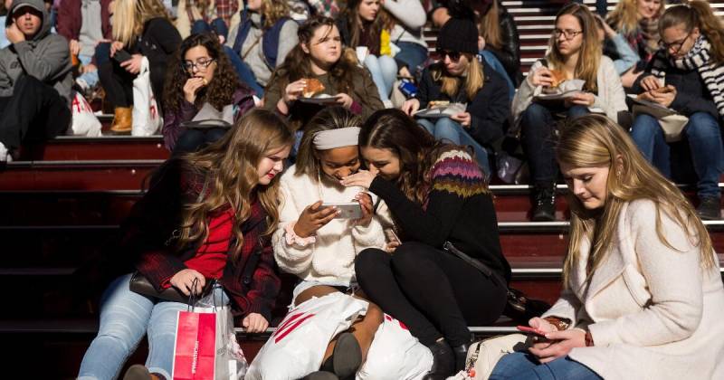 EU moves closer to kicking kids off social media