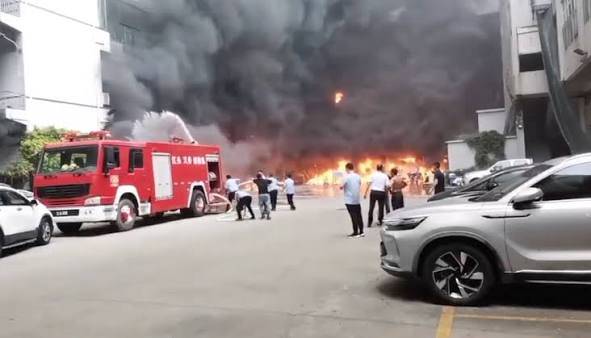 Firefighters battle deadly blaze in China shoe factory