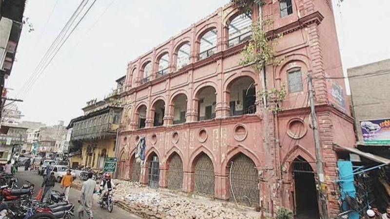 Fast-track repair of 135 unsafe Lahore schools ordered