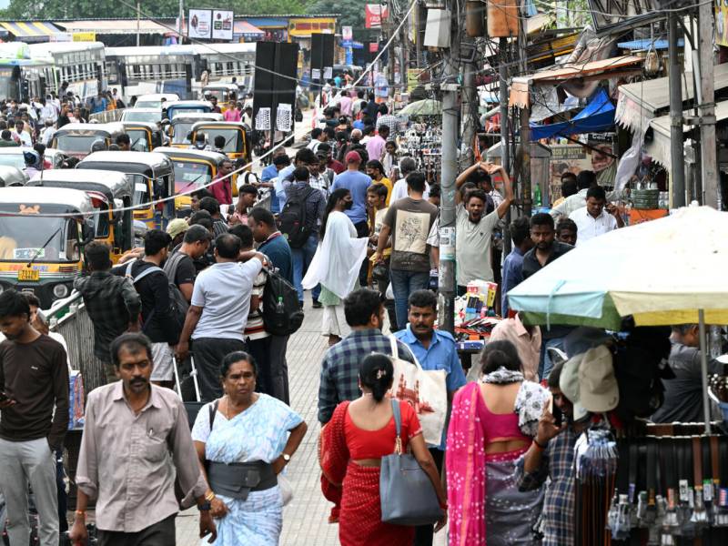India's choked pavements fail pedestrians