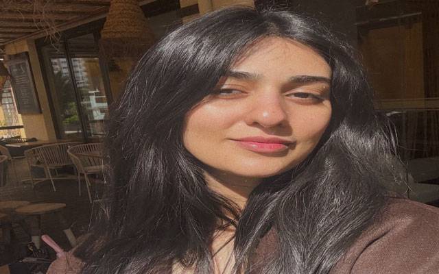 Sarah Khan brings viral ‘WTH’ trend to Paris in cutest way