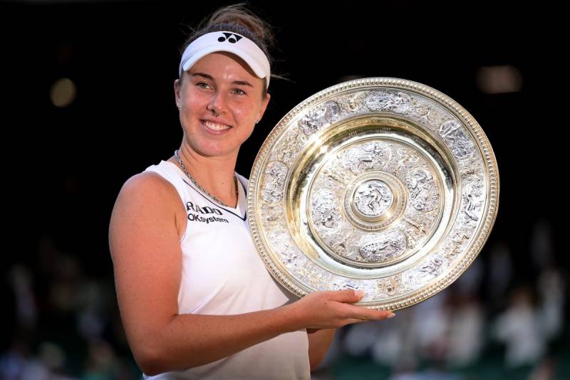 Noskova survives tearful meltdown to win first Wimbledon title
