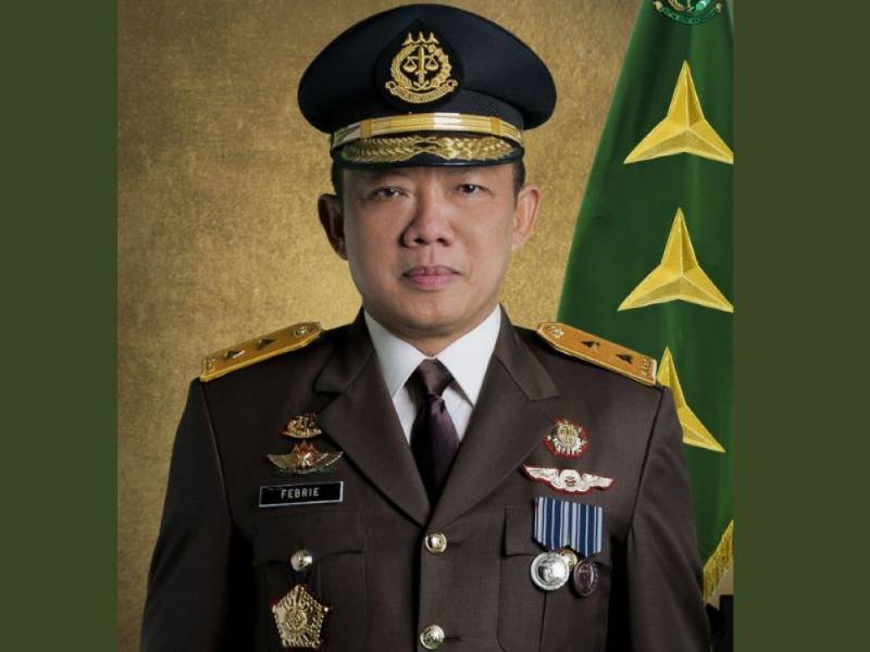 Indonesia's anti-graft prosecutor quits after police seize gold, cash