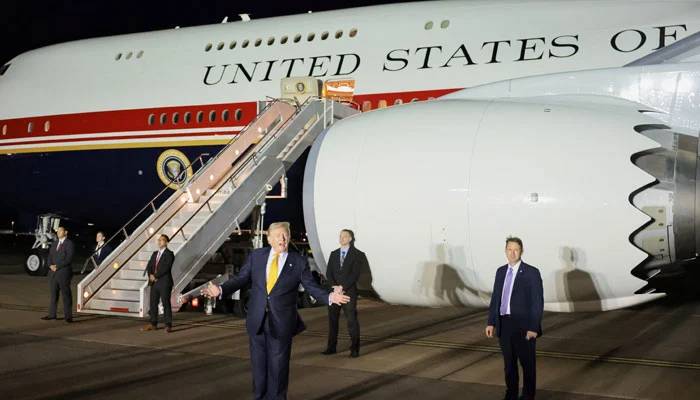 Scare Force One? Security questions swirl over Trump's new plane