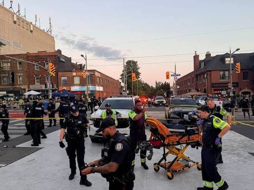 2 dead, several hurt in Toronto shooting, attacker at large