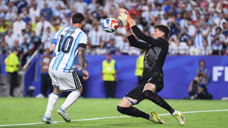 Argentina sink 10-man Swiss to set up blockbuster England World Cup semi-final