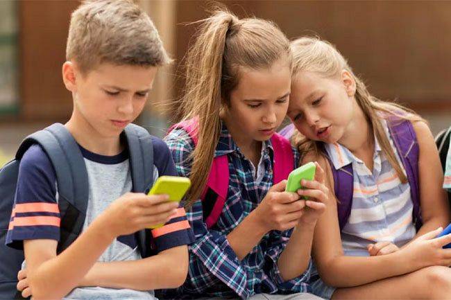 Growing list of countries move to ban social media for children