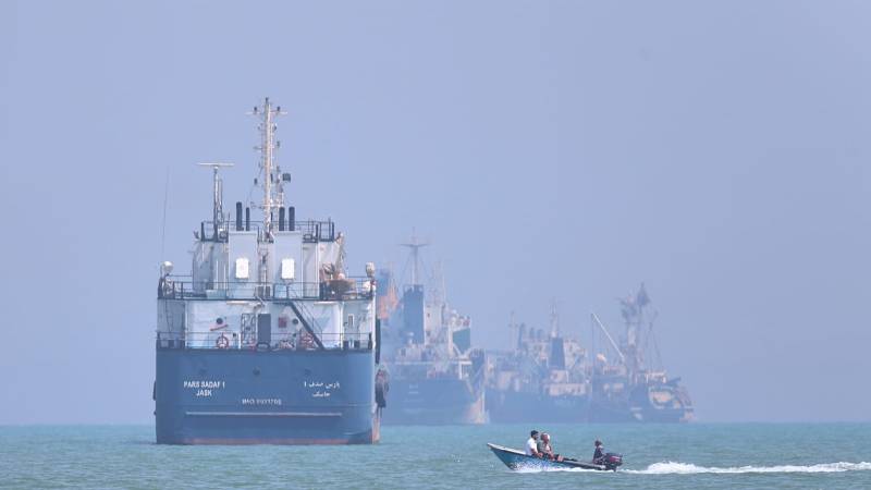 Some ships still crossing Hormuz despite security threat