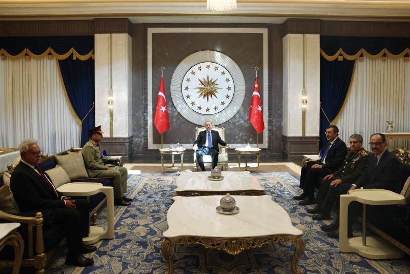 Field Marshal Asim Munir meets Turkish leadership, receives military medal during official visit