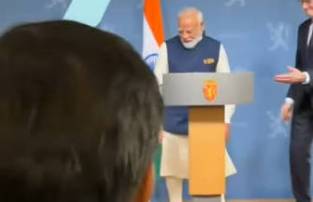 Int'l media renew criticism of Modi over avoiding questions