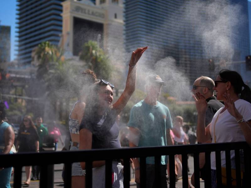 Record-smashing US heat wave surges from West to East