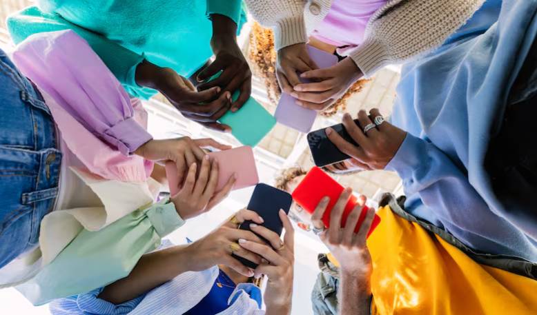 UK announces social media curfew for older teens