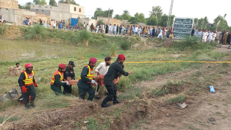 Three killed, two hurt in road accident in DG Khan 