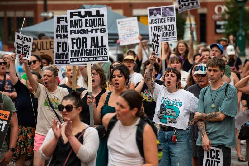 Trump tells immigration agents to keep traffic stops despite killings