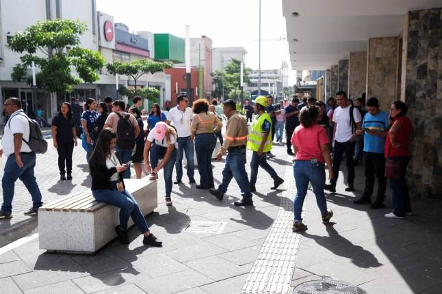 Southern Mexico hit by 7.3 quake, triggering tsunami alert