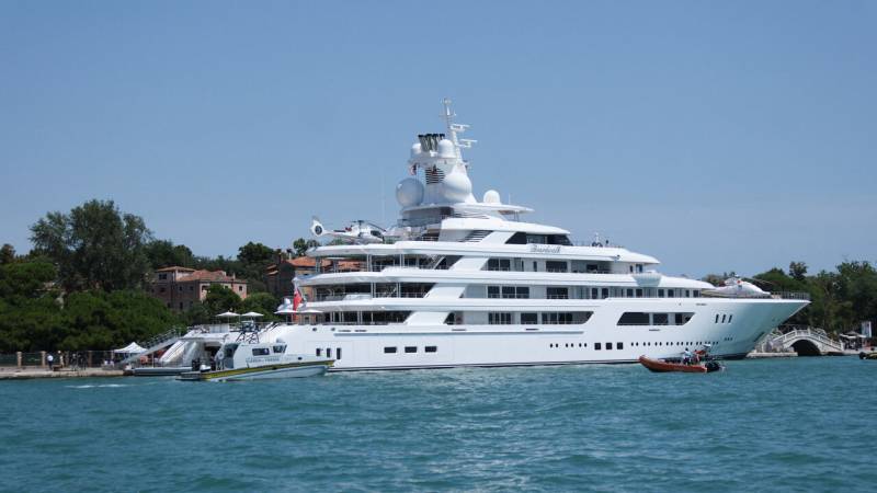 Venice protesters denounce US ambassador's mega yacht