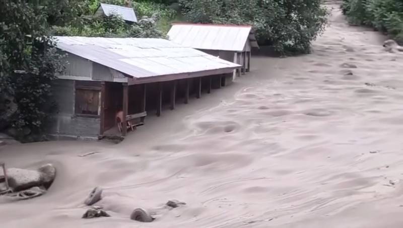 Cloudburst triggers flash floods in Neelum Valley, causing widespread damage