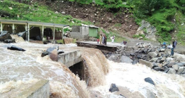 Nullahs burst their banks, tourists get stuck as heavy rain lashes Balakot  